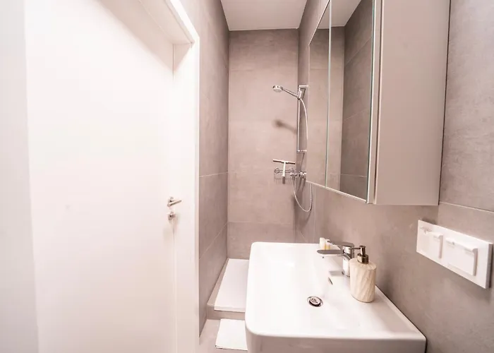 Apartamento Premium Apartments, 10min To The Center, Kitchen, No Elevator *